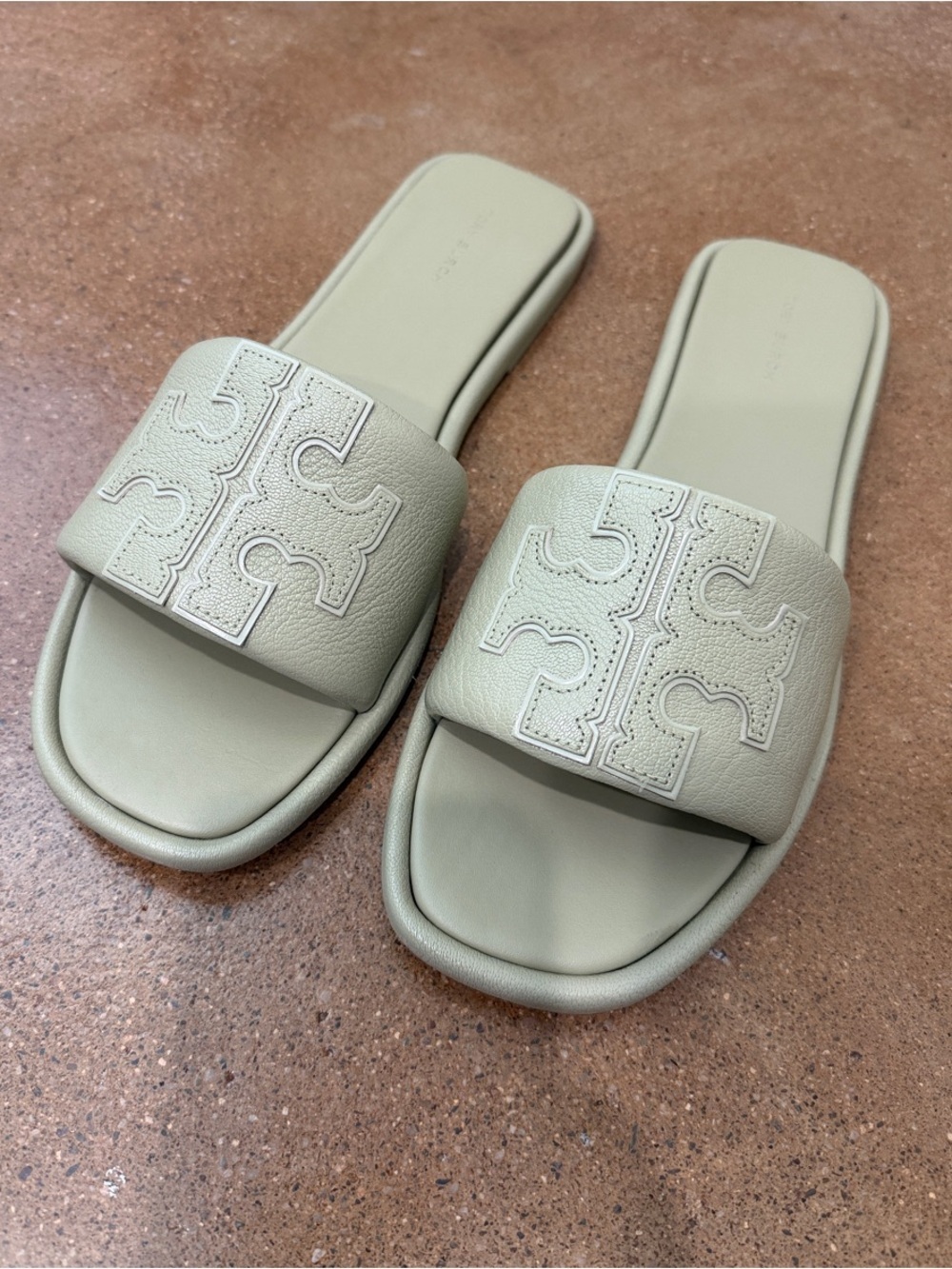 Tory is Burch Double T Sport Slide in Olive Sprig Size 10.5